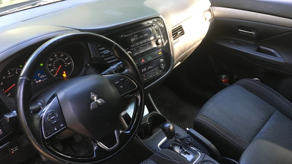 Mitsubishi Outlander USA 5