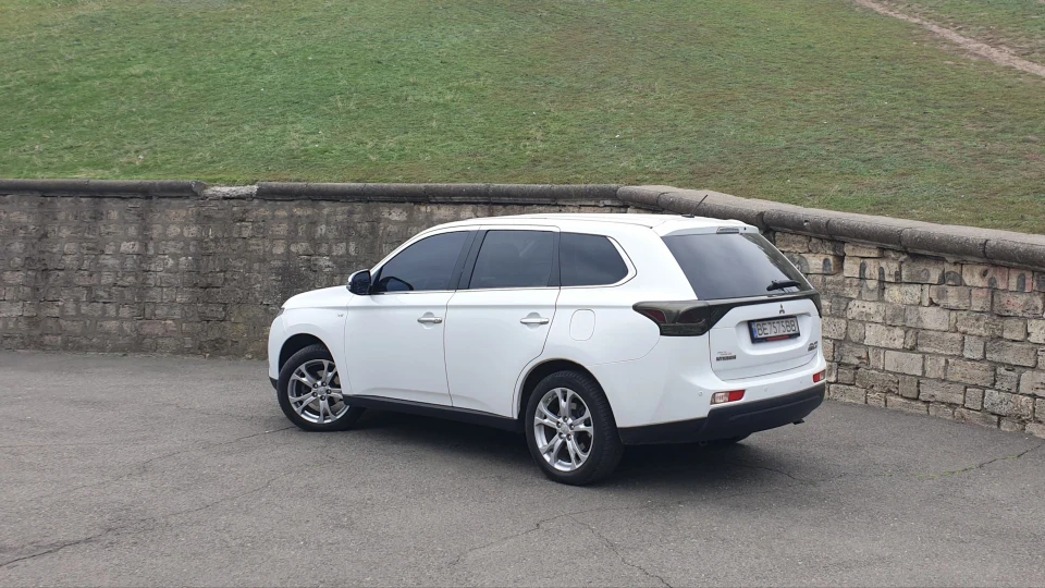 Mitsubishi Outlander V6 GT 3