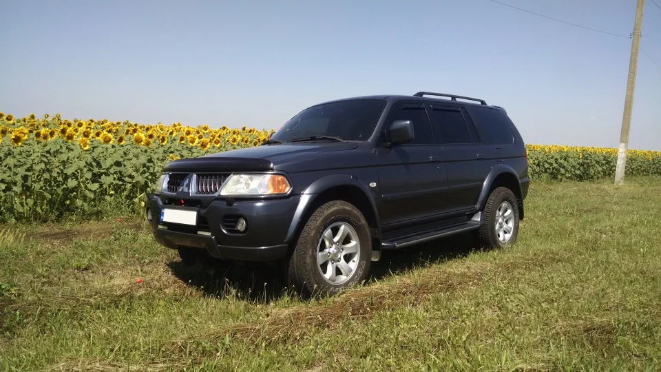 Mitsubishi Pajero Sport 2