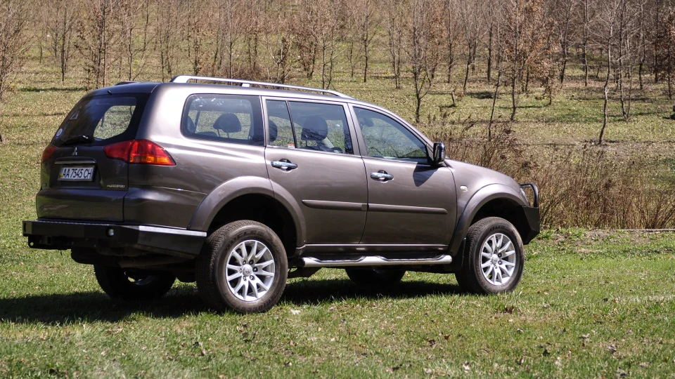 Mitsubishi Pajero Sport タンク 3