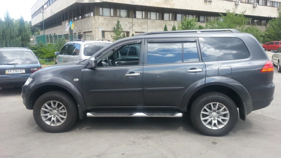 Mitsubishi Pajero Sport 2