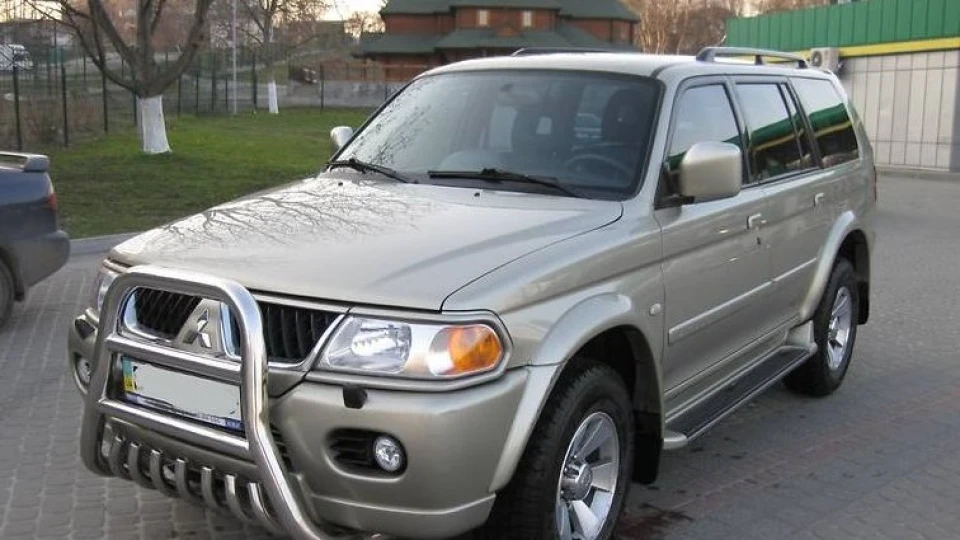 Mitsubishi Pajero Sport 2