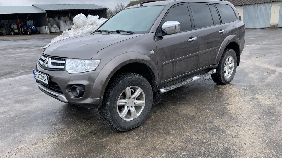 Mitsubishi Pajero Sport 2