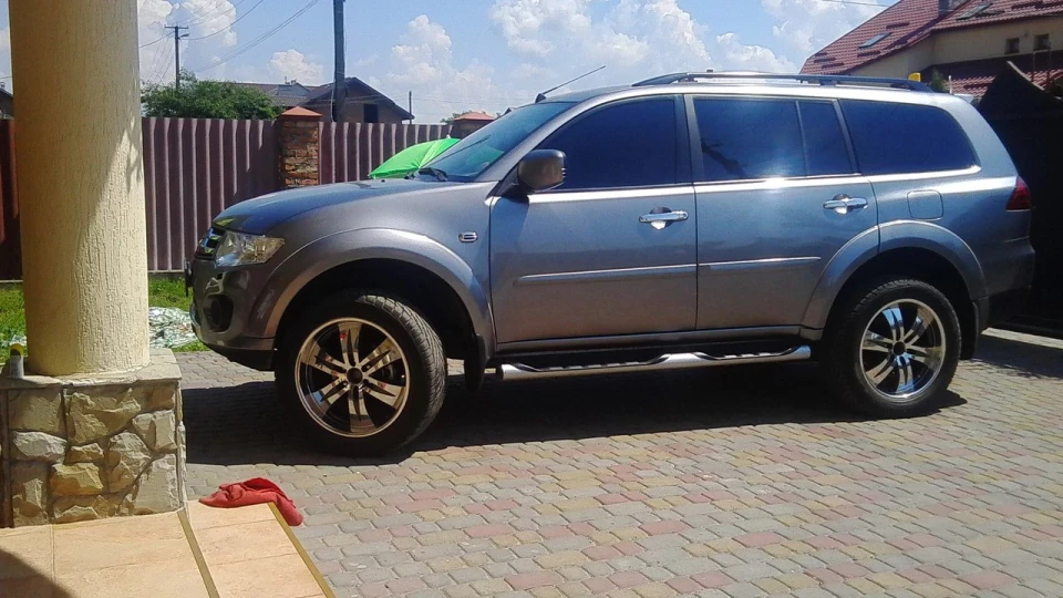 Mitsubishi Pajero Sport 2