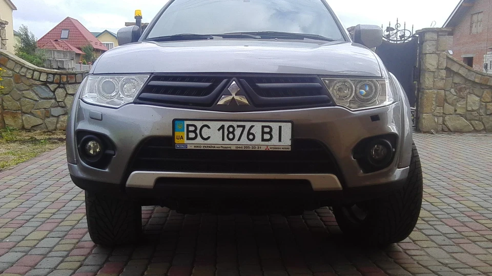 Mitsubishi Pajero Sport 3