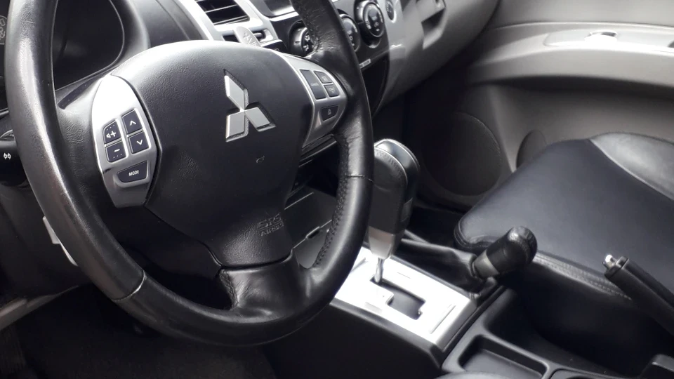 Mitsubishi Pajero Sport 2
