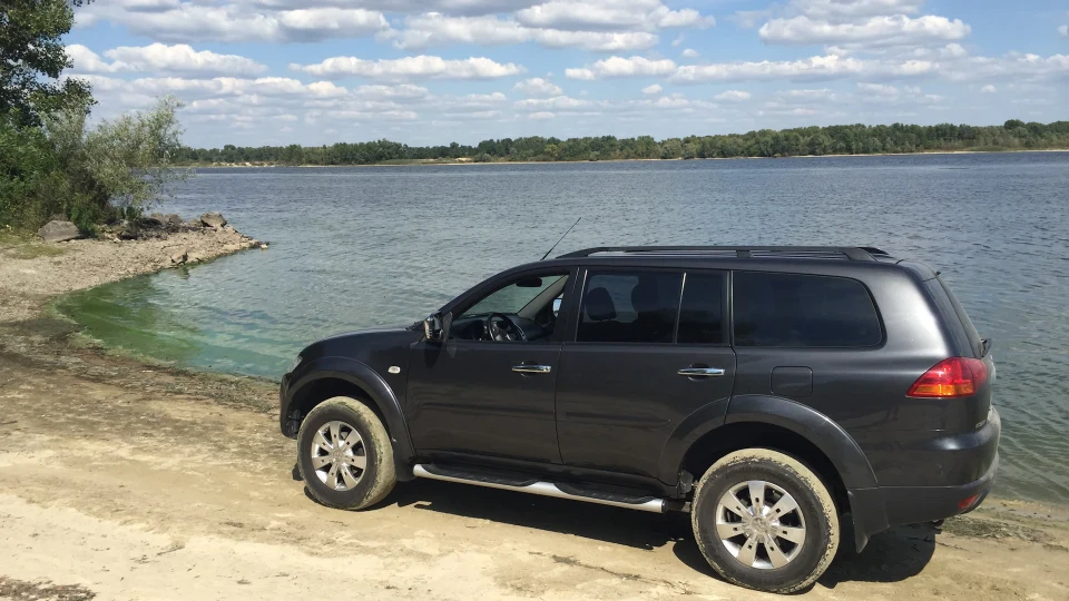Mitsubishi Pajero Sport 2.5 DI-D 3