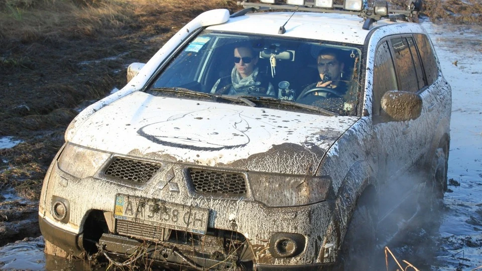 Mitsubishi Pajero Sport 2.5 TD Білий Бегемот 4