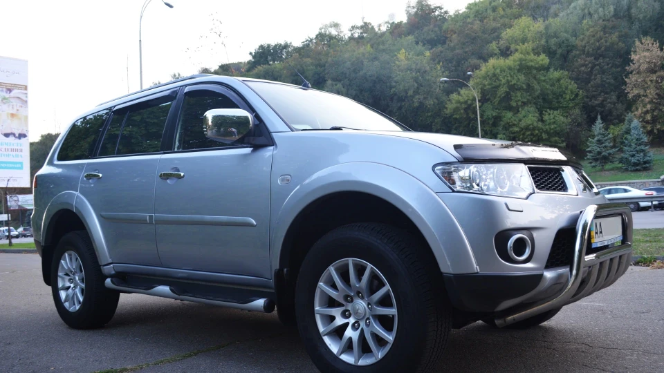 Mitsubishi Pajero Sport 2.5 TDI 2