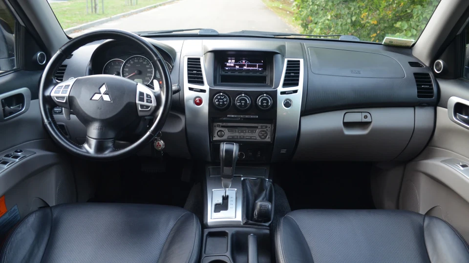 Mitsubishi Pajero Sport 2.5 TDI 4