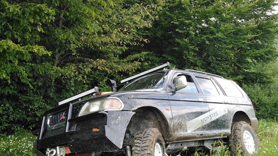 Mitsubishi Pajero Sport 2.5 турбо дизель 2