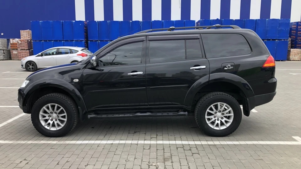 Mitsubishi Pajero Sport 2.5 турбо
