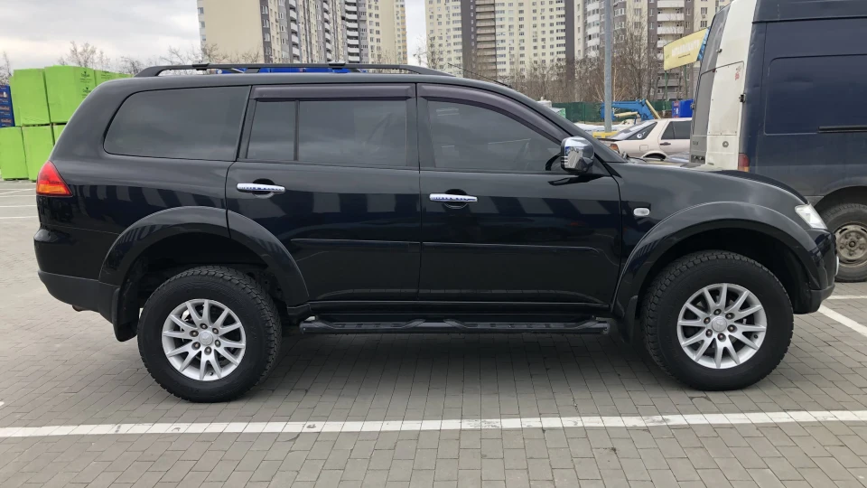 Mitsubishi Pajero Sport 2.5 турбо 2