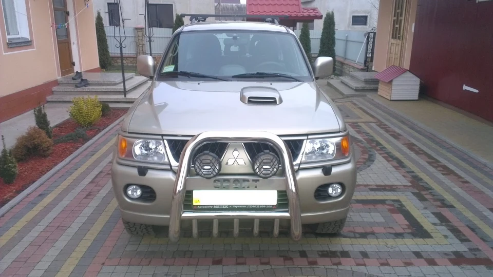 Mitsubishi Pajero Sport 2500 2