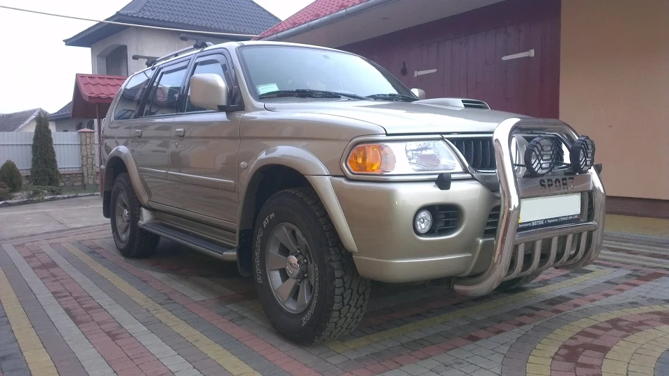 Mitsubishi Pajero Sport 2500 3