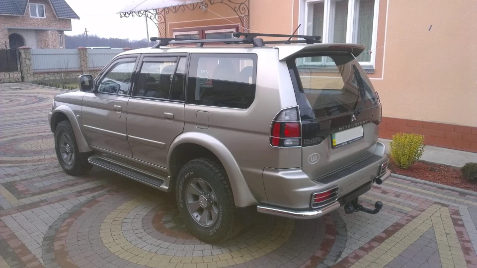 Mitsubishi Pajero Sport 2500 4