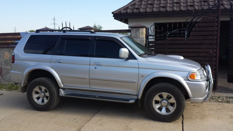 Mitsubishi Pajero Sport 2.5td 2