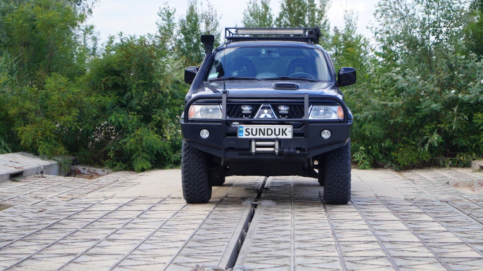 Mitsubishi Pajero Sport "Black Lightning " 2
