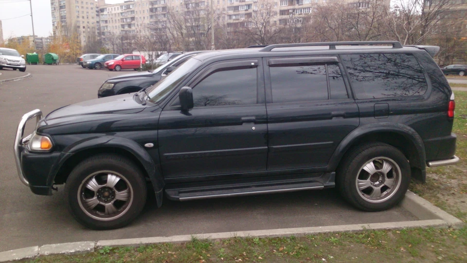 Mitsubishi Pajero Sport Чорний Кабан