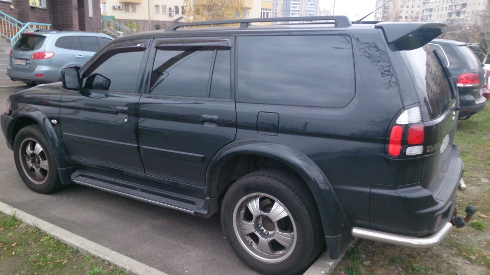Mitsubishi Pajero Sport Чорний Кабан 2
