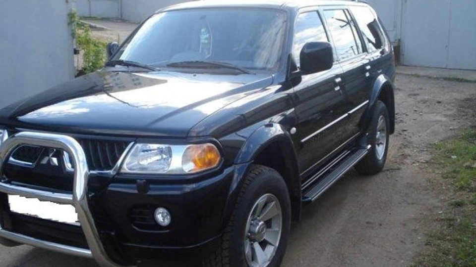 Mitsubishi Pajero Sport Чорний металік
