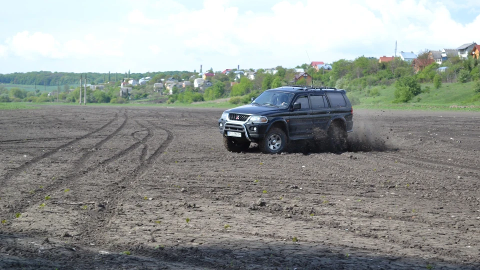 Mitsubishi Pajero Sport Чорний Монах 4