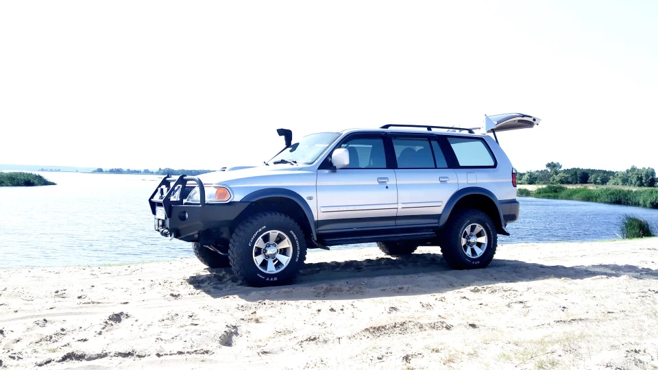 Mitsubishi Pajero Sport Gray Turbo Tiger 4