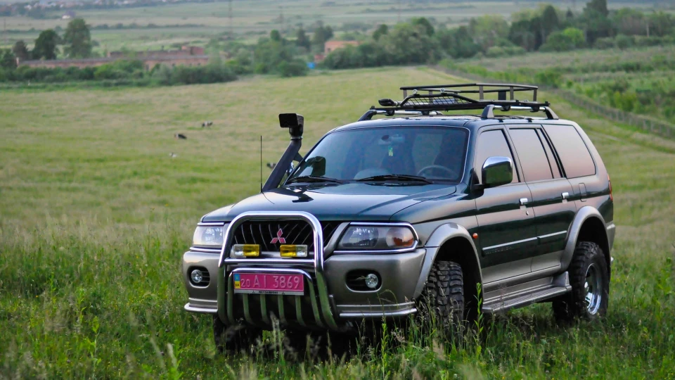 Mitsubishi Pajero Sport Компактний та Економний