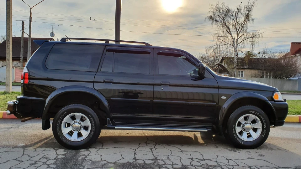 Mitsubishi Pajero Sport Сікач