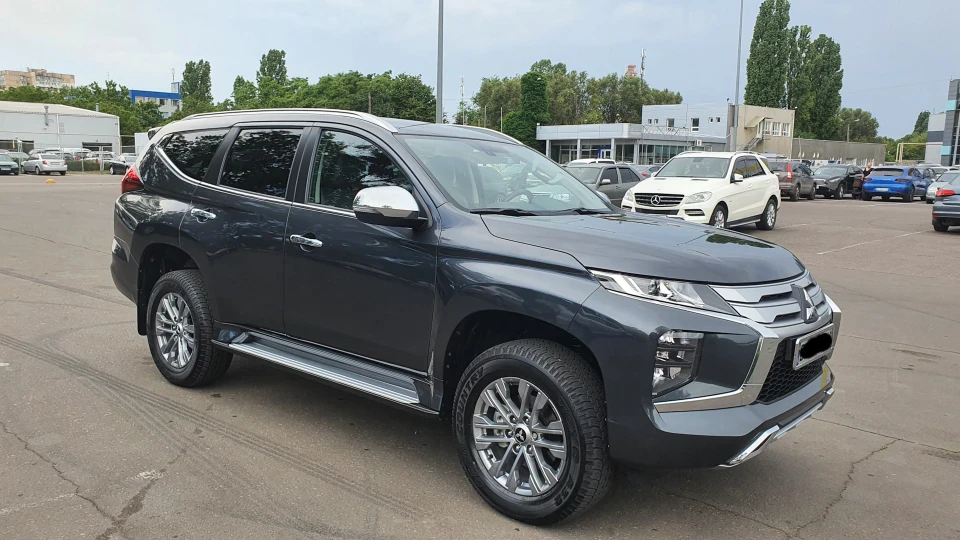 Mitsubishi Pajero Sport Сіра Тінь