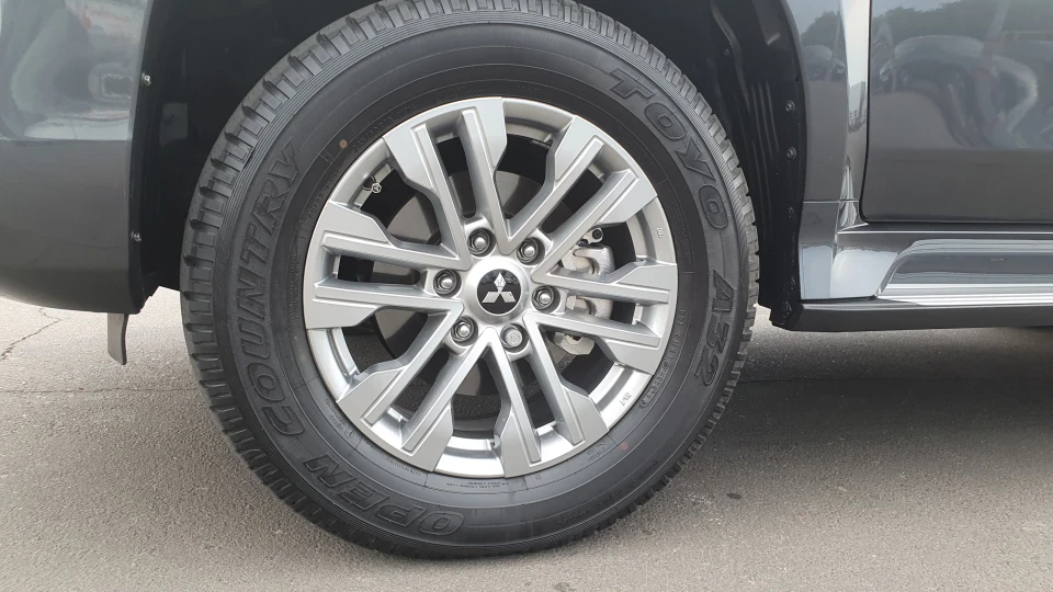 Mitsubishi Pajero Sport Сіра Тінь 2