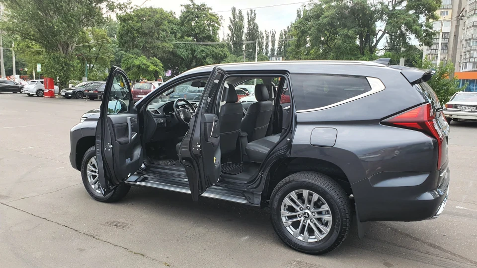 Mitsubishi Pajero Sport Сіра Тінь 5
