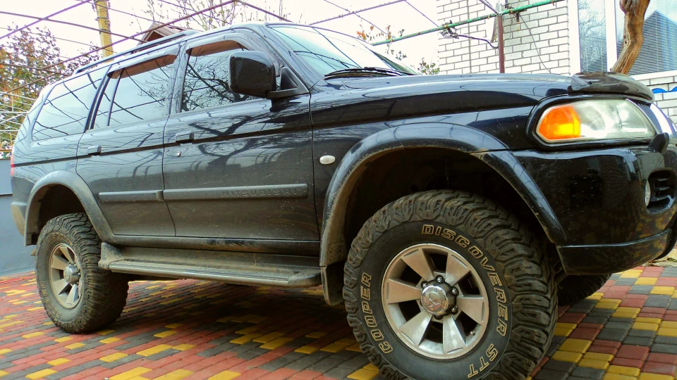 Mitsubishi Pajero Sport /// Tractor