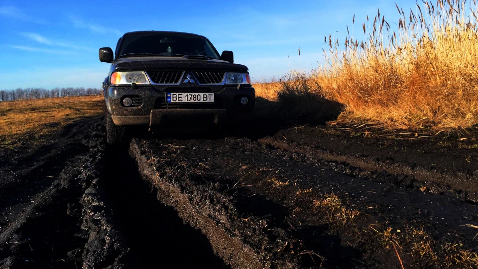 Mitsubishi Pajero Sport /// Tractor 4