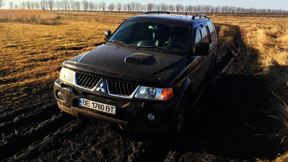 Mitsubishi Pajero Sport /// Tractor 5