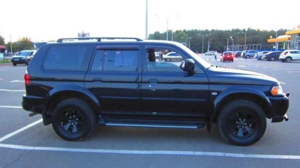 Mitsubishi Pajero Sport V6 2