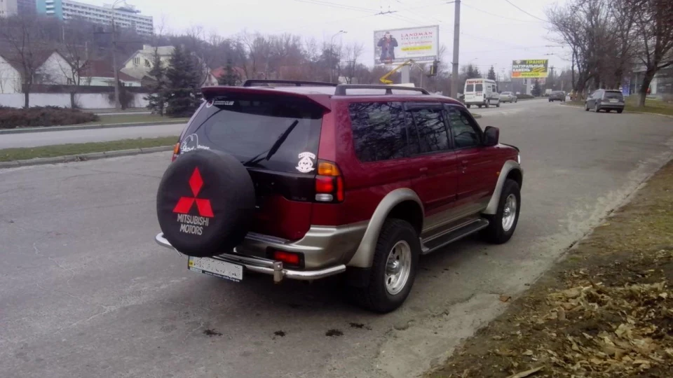 Mitsubishi Pajero Sport Веселий Роджер 2