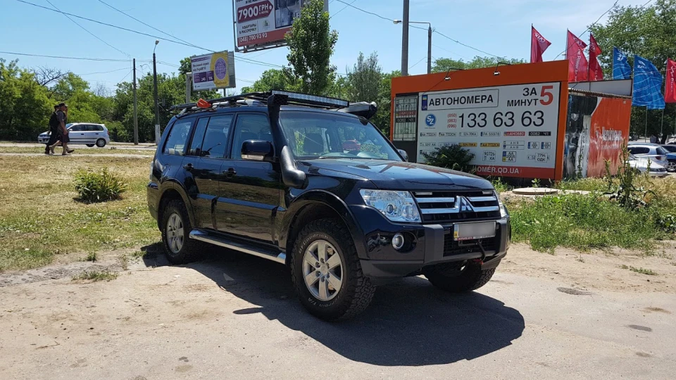 Mitsubishi Pajero 2