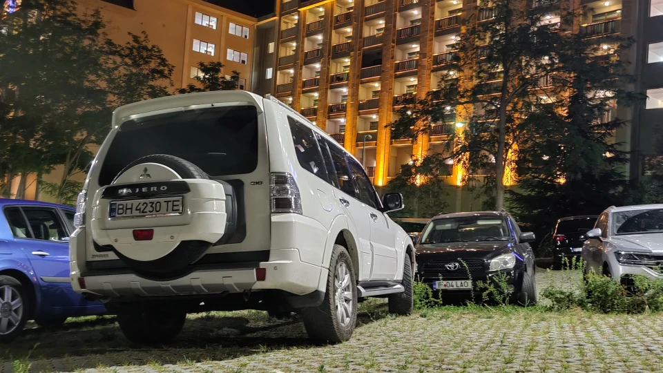 Mitsubishi Pajero 2