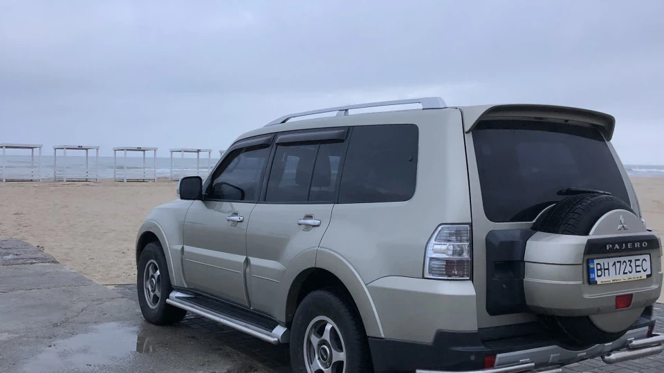 Mitsubishi Pajero 2