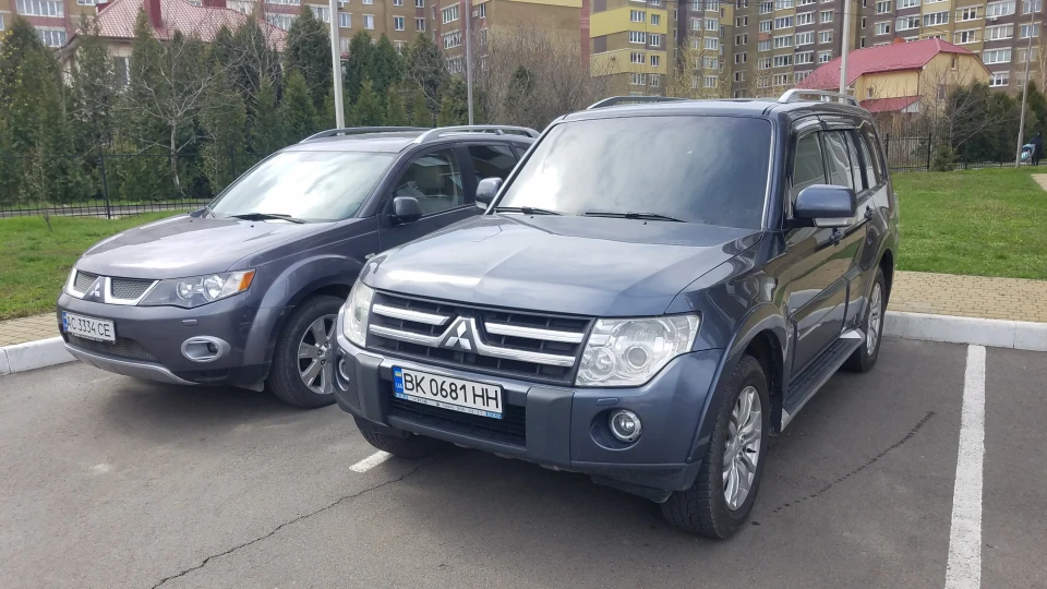 Mitsubishi Pajero 2