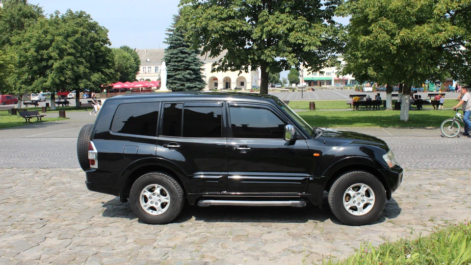 Mitsubishi Pajero 2