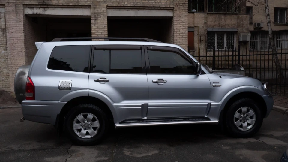 Mitsubishi Pajero 2