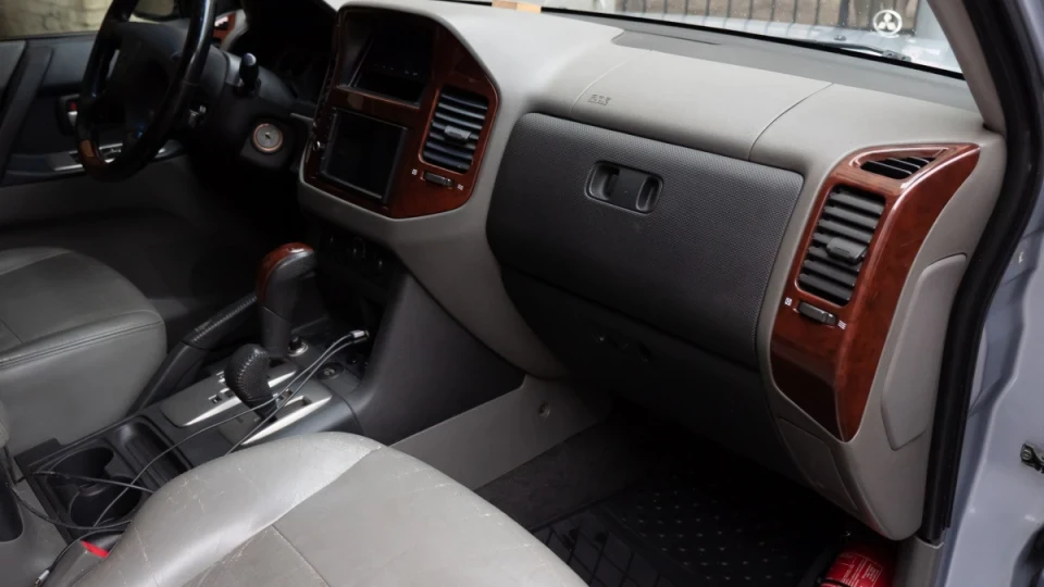 Mitsubishi Pajero 5