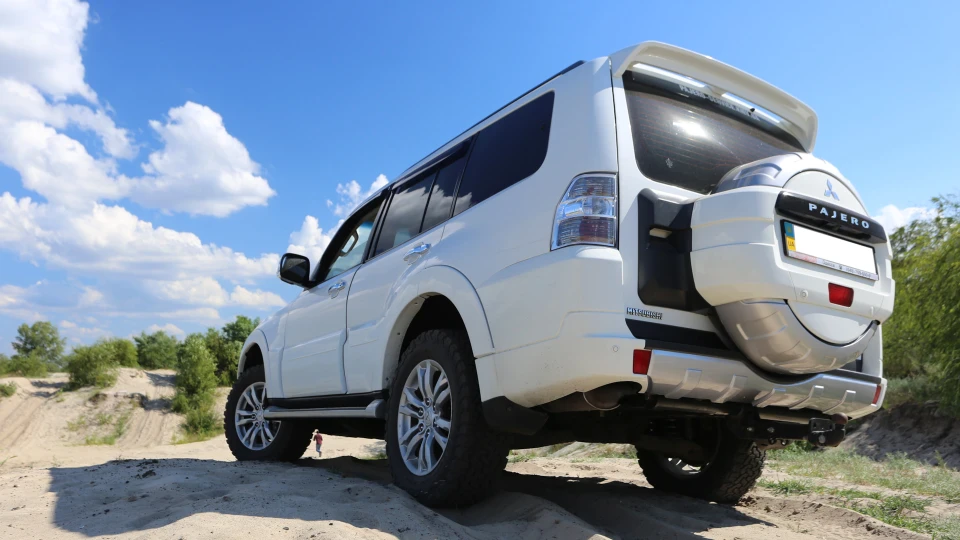 Mitsubishi Pajero 2