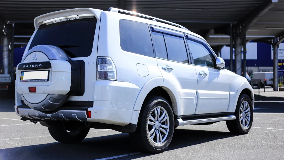 Mitsubishi Pajero 4