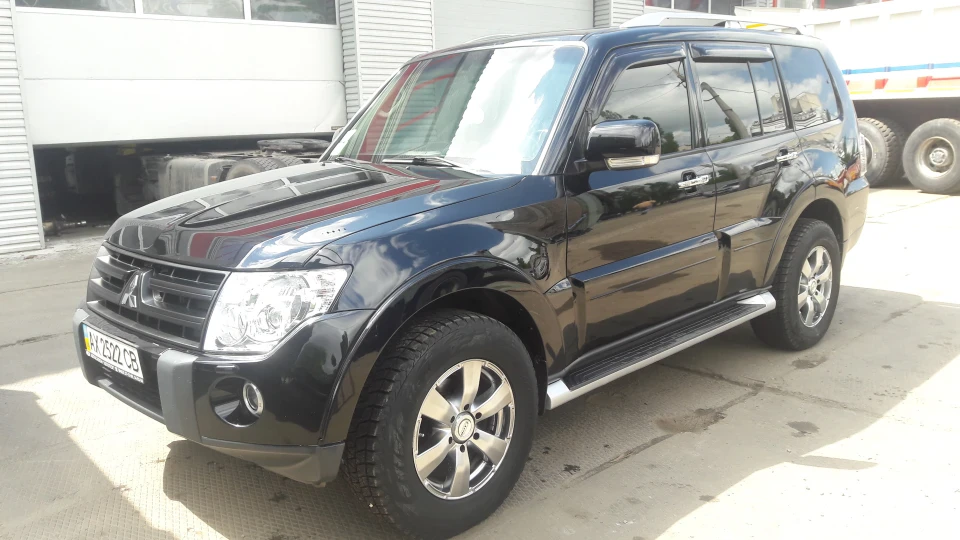 Mitsubishi Pajero 2