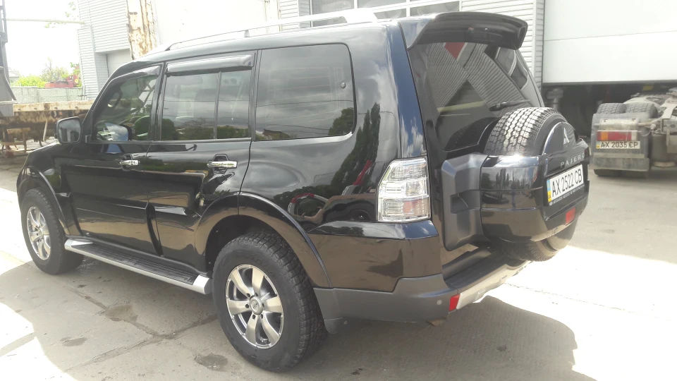 Mitsubishi Pajero 5