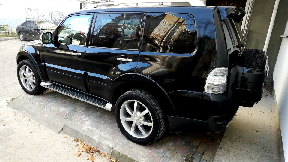Mitsubishi Pajero 2