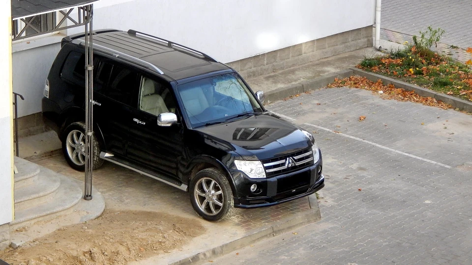 Mitsubishi Pajero 4